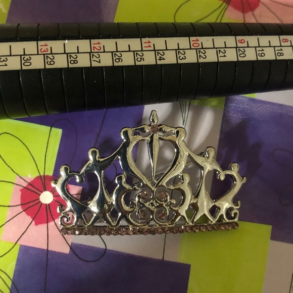 empower Jewelry - 6/25$ Silver Broach Men Holding UP a woman. #Pink Saphh